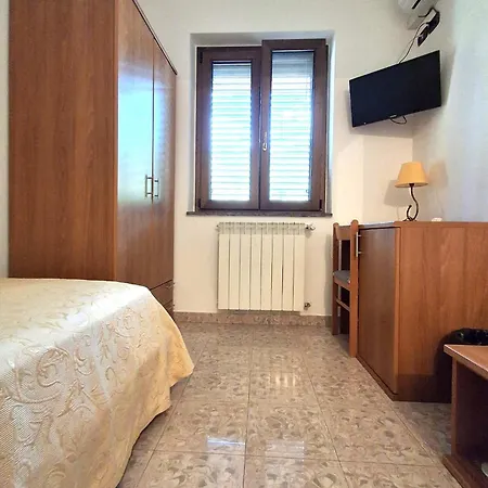 Отель Edelweiss 3*